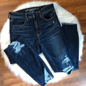 American Eagle High-Rise Distressed Jegging